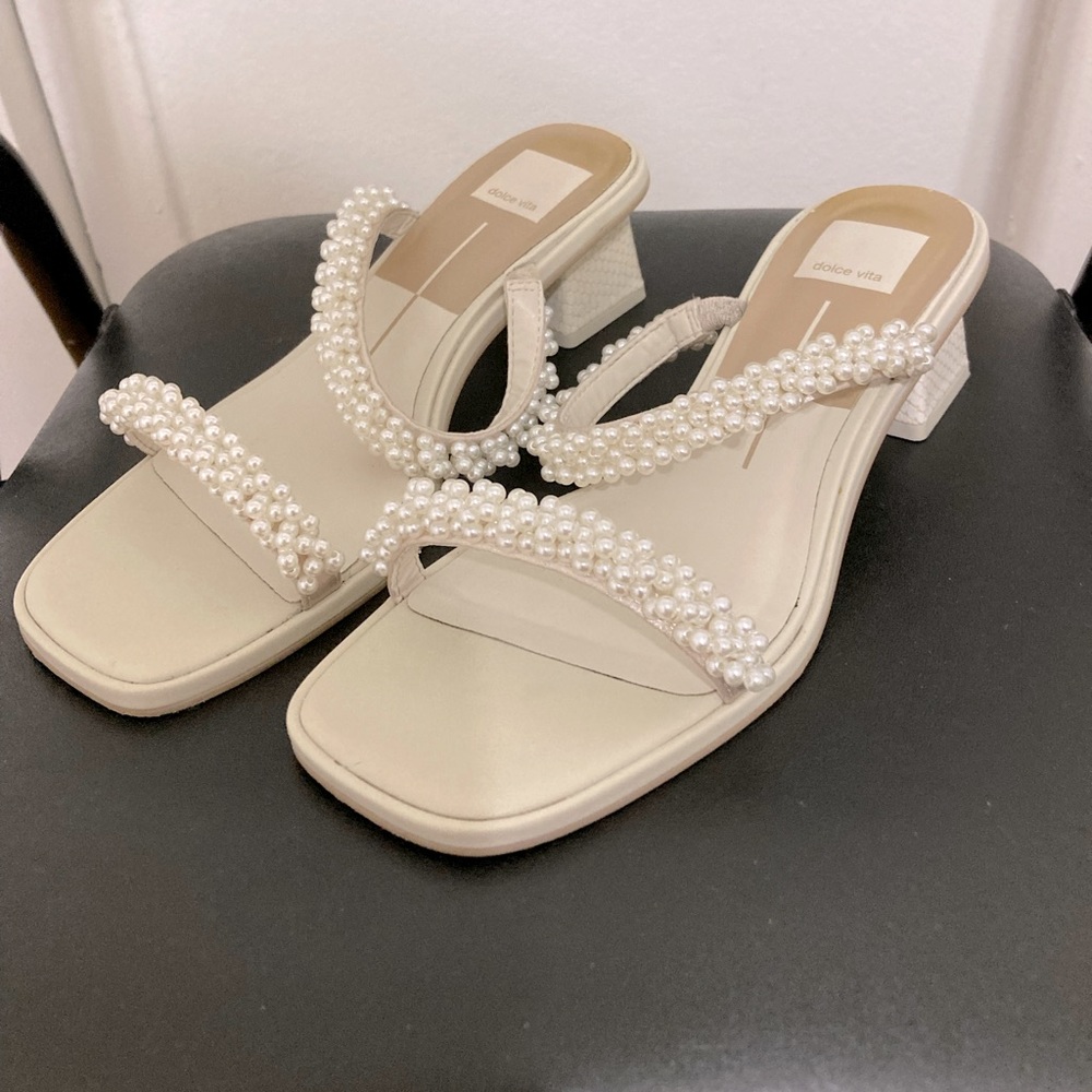 Women’s Dolce Vita River Pearl heeled bridal sandals in Vanilla Pearl, size 8.5